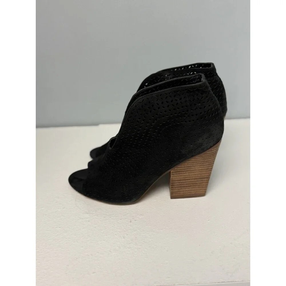 Vince Camuto Black Laser Cut Perforated Peep Toe Heeled Booties Size 10M